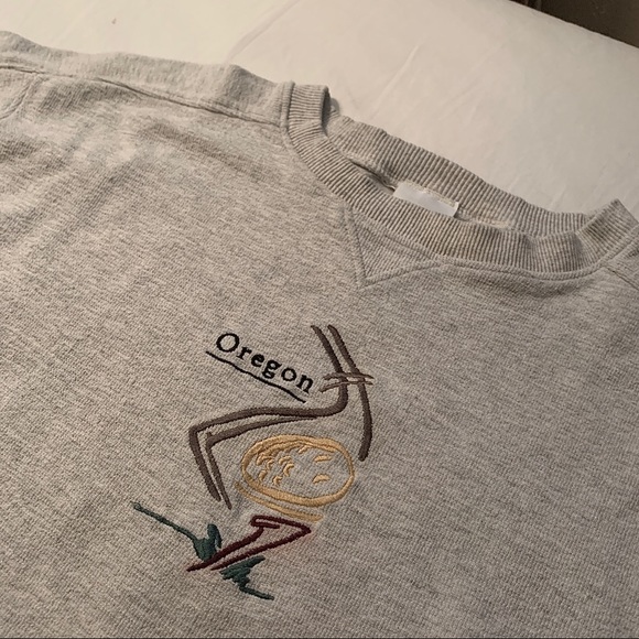 Comfy Oregon Crewneck !🤍 - Picture 4 of 5